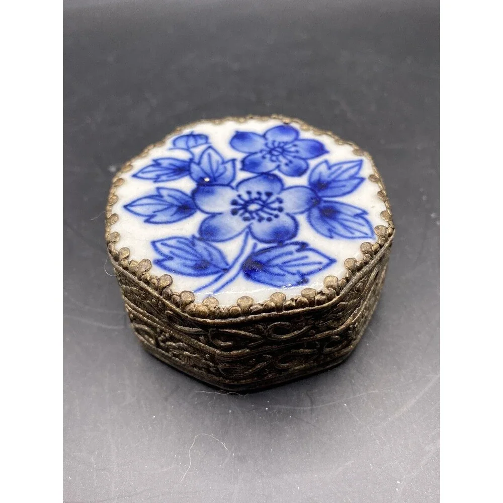 Trinket Box Blue /White Porcelain Silver Metal Shard Chinese Vintage